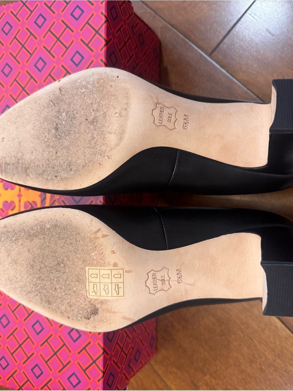 Tory Burch Black Leather Pumps with Gold Logo - Picture 9 of 10